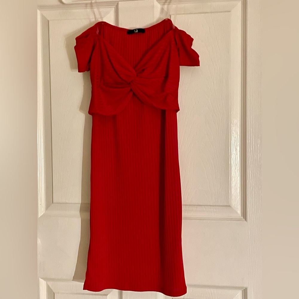 Short red dress off shoulder